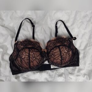 B.Tempt'd black lace bra 36C